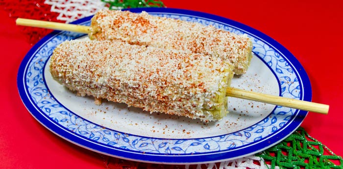 Mexican Elote with mayo, chesee and cili